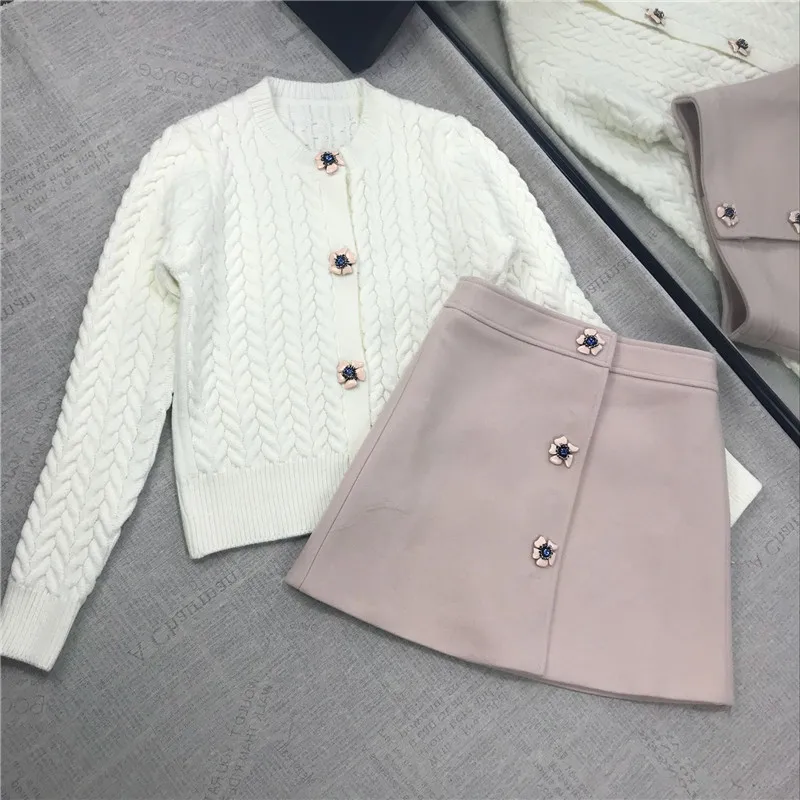 

New autumn women's knitted sweater with wind wool skirt suit small fragrant piece of winter