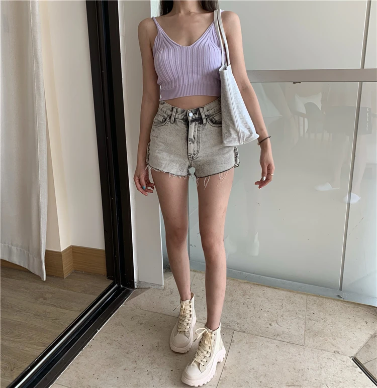 Топ женский трикотажный на бретелях-спагетти облегающий однотонный