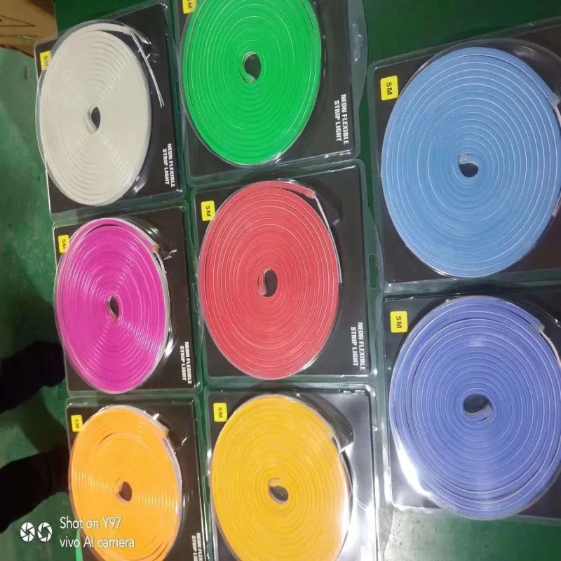 Светодиодный гибкий светильник неоновый 6 мм 12 лента из силиконовой резины