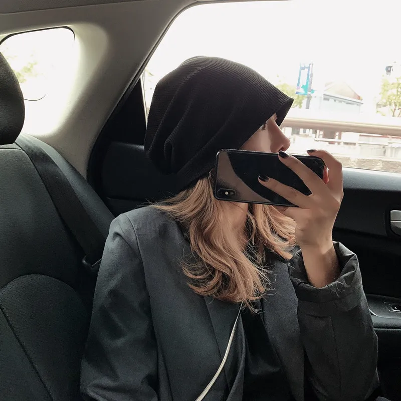 Женская однотонная вязаная шапка с подвернутым краем Осень зима 2021 тонкие