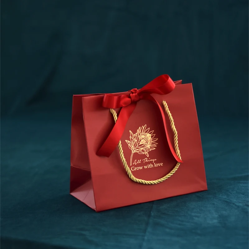 

10pcs/lot High-quality Gift Bag Red European Style Candy Boxes Wedding Favors Portable Paper Chocolate Gift Box Party Decoration