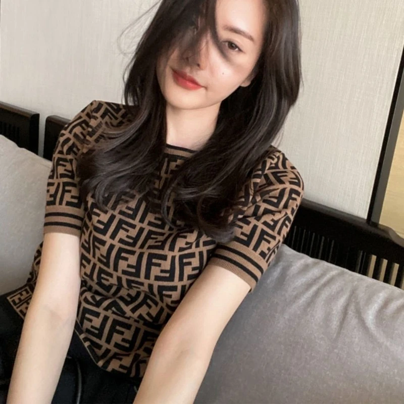 

New Loose and Fashionable Retro Short Sleeve T-shirt in Spring and Summer 2021