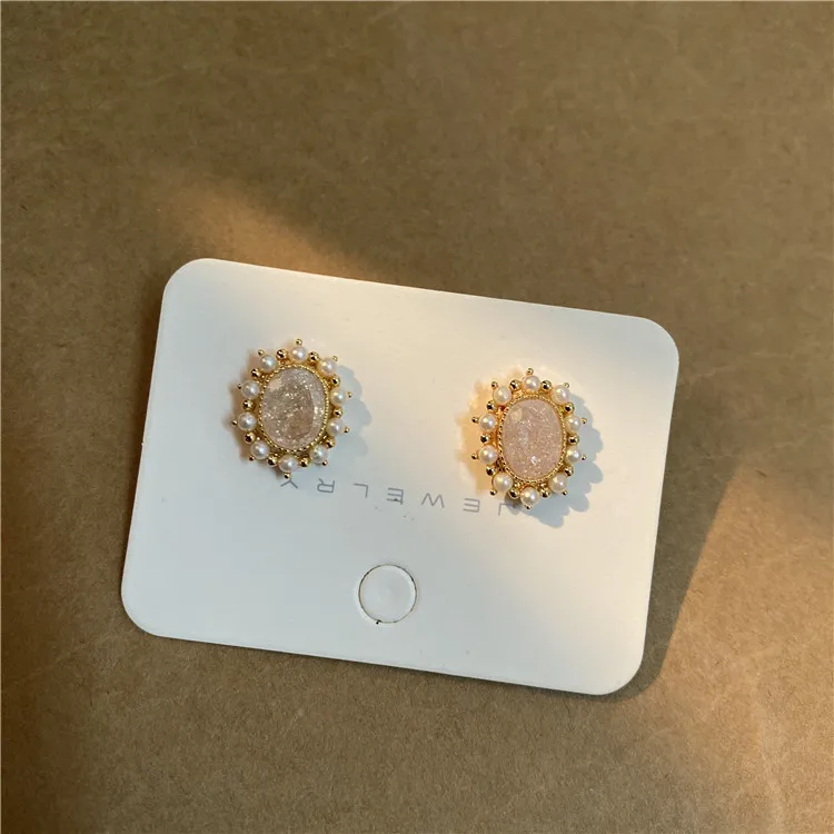 

Vintage Female Crystal Heart Oval Earrings Charm Gold Color Stud Earrings Cute Bride White Pearl Wedding Earrings For Women