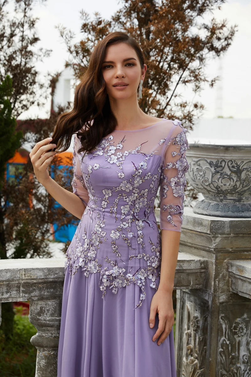 

2021 Charming Lavender Short Mother of the Bride Dresses Jewel Neck with 3/4 Sleeves Wedding Party Dresses Tea Length Applique