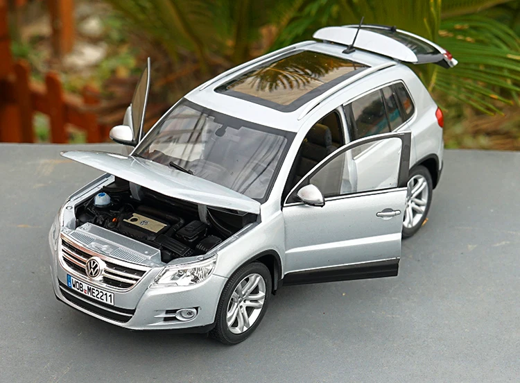 1/18 оригинальная модель автомобиля с литым давлением Norev Volkswagen VW Tiguan (серебристый)