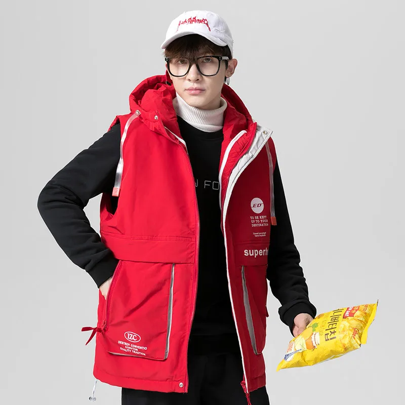 

Мужской пуховик без рукавов, с капюшоном и надписью, на белом утином пуху 80%