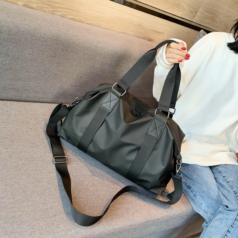 

Модная большая дорожная сумка для женщин, хозяйственные сумки из нейлона, водонепроницаемые вместительные мессенджеры с широкополосной по...