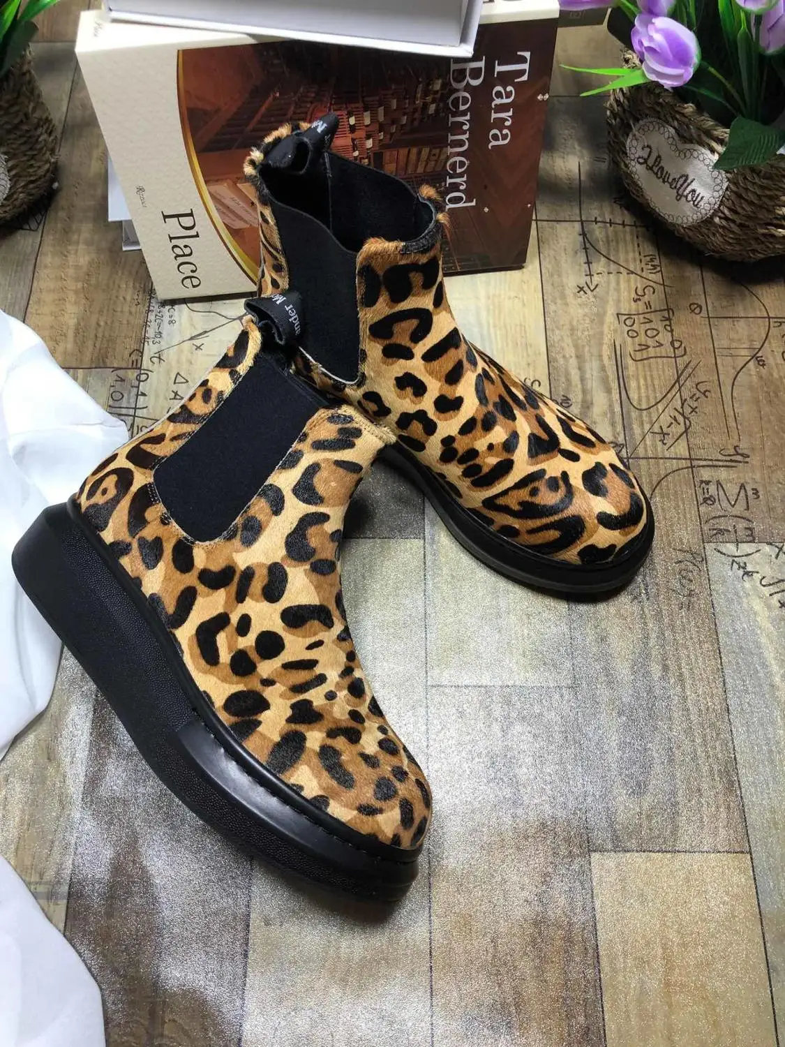 Обувь женские кожаные полусапожки с конским мехом ботинки средней высоты