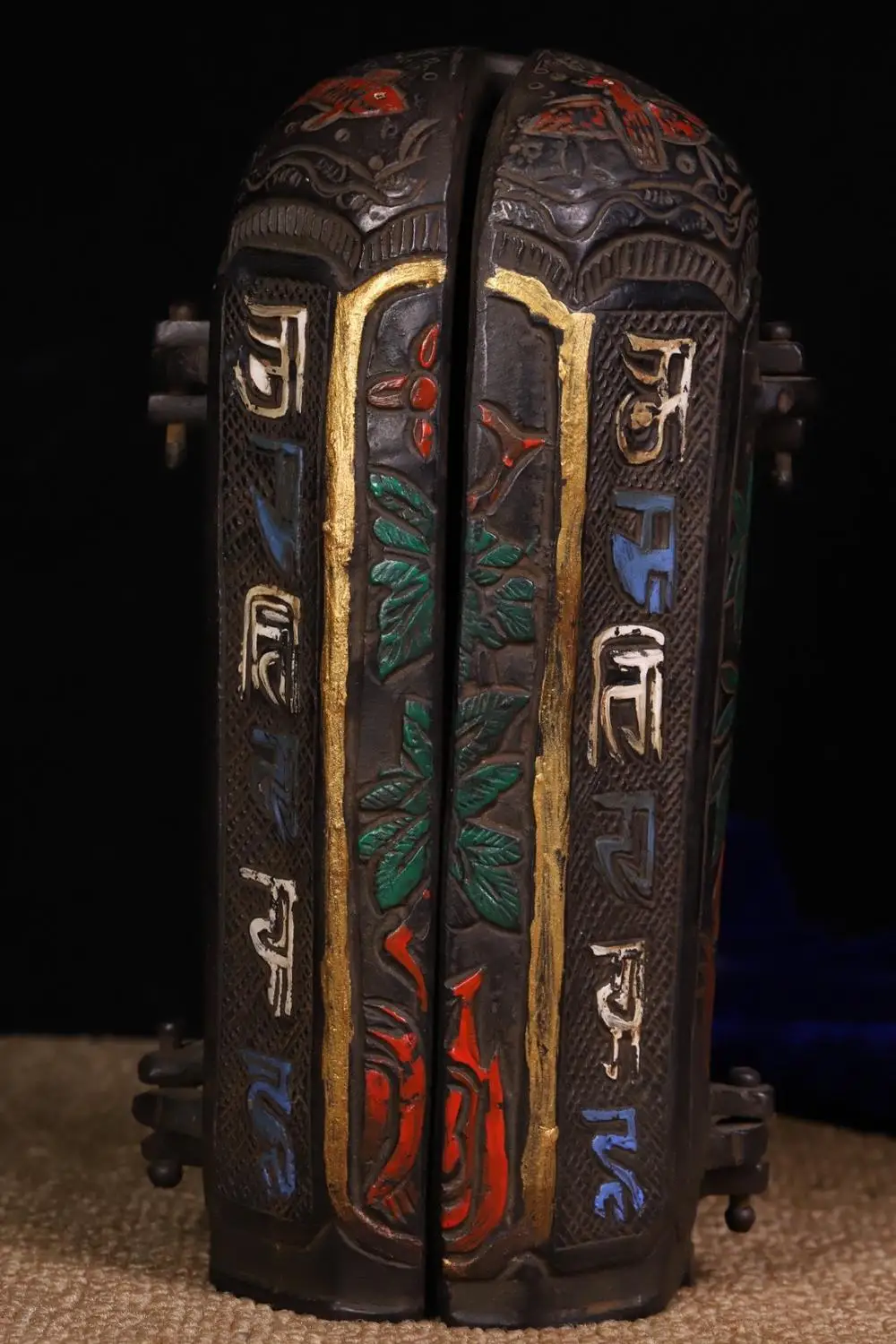 

wedding decoration Copper tires are hand-tapped, chiseled, and painted with a Sakyamuni Buddha statue box