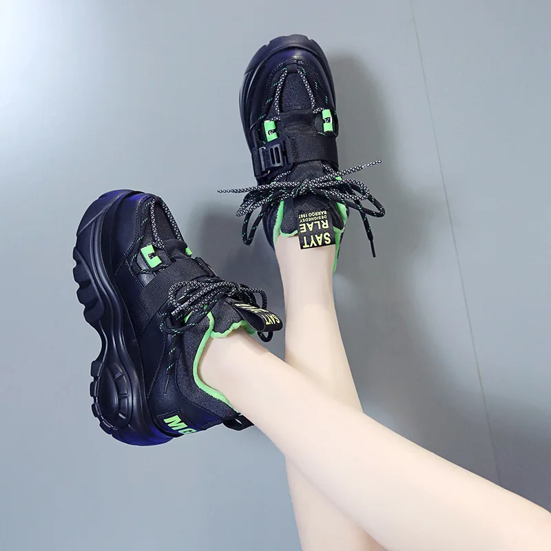 Женские кроссовки на платформе теплые зимние шнуровке толстой плоской