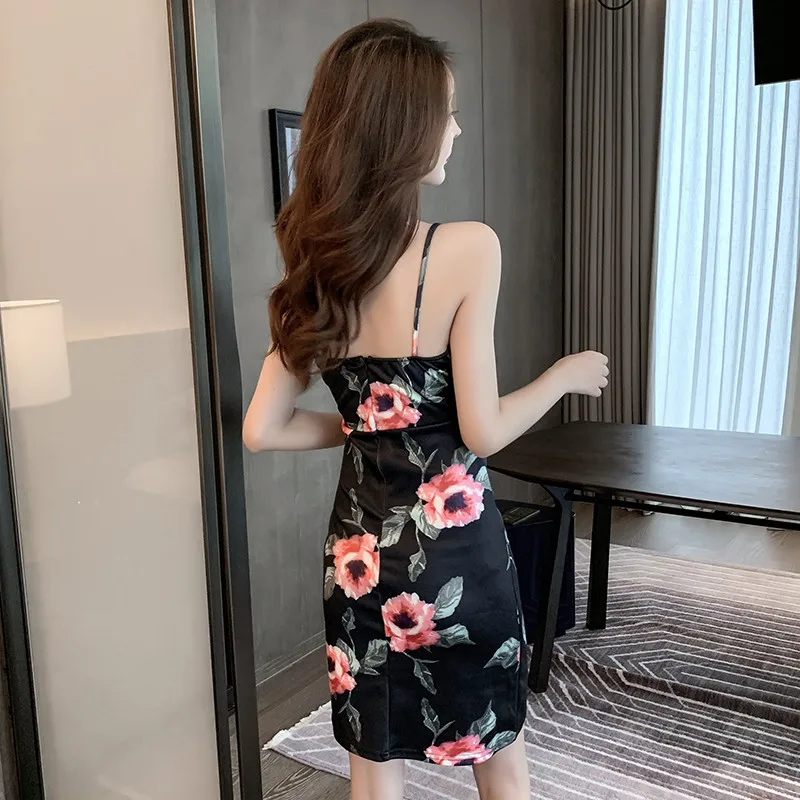 

Real shot 2020 summer Korean fashion V-neck black printed suspender dress sexy low-cut tight bottoming strapless dress