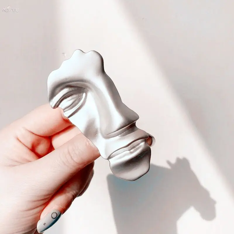 Женская Винтажная брошь AOMU в виде абстрактной маски лица металлическая золотого