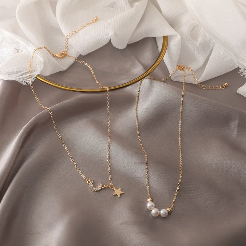 

Fashion new pearl pendant necklace exquisite lady star and moon necklaces Simple and versatile pearl Clavicle chain necklaces