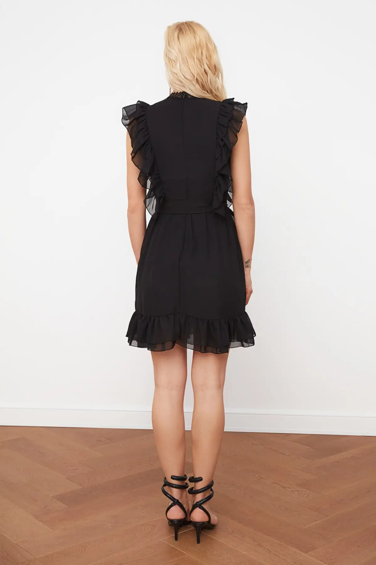 

Trendyol Belted Frill Detail Dress TPRSS20EL1203