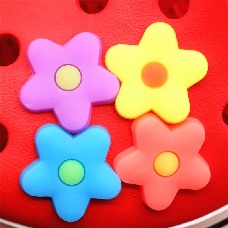 Single Sale 1pc PVC Shoe Charms Cute Noctilucent Flowers Shoe Accessories Shoe Buckle Decorations Fit Croc JIBZ Kid's X-mas U141