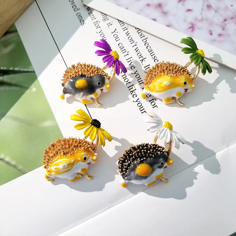 

Wholesale 4 Style Daisy Hedgehog Enamel Pin Cute Animal Brooches Lovely Cartoon Badge Design Metal Lapel Pin Jewelry Gift 2021