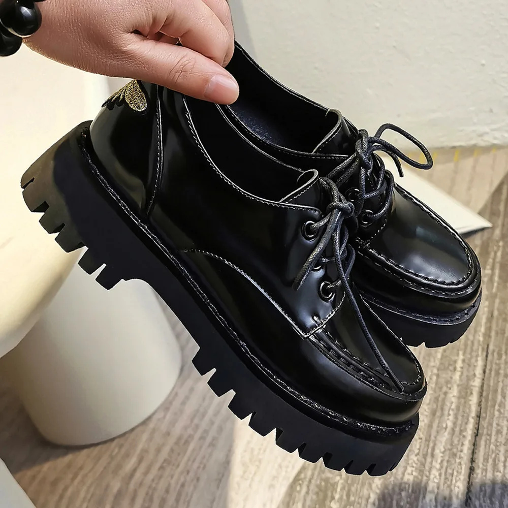 

Women's genuine leather thick sole slip-on platform flats loafers leisure soft comfort punk casual moccasual Embroidery bee shoe
