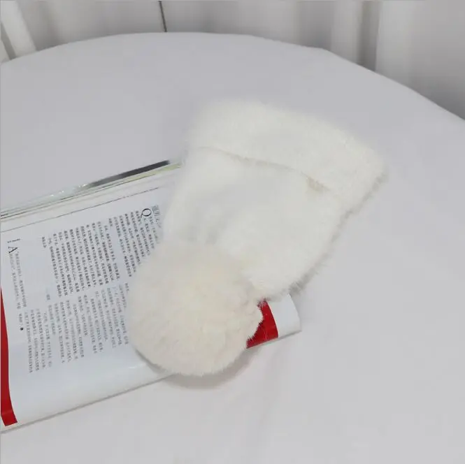 Женская зимняя шапка с искусственным мехом помпон из меха черно бурой лисы