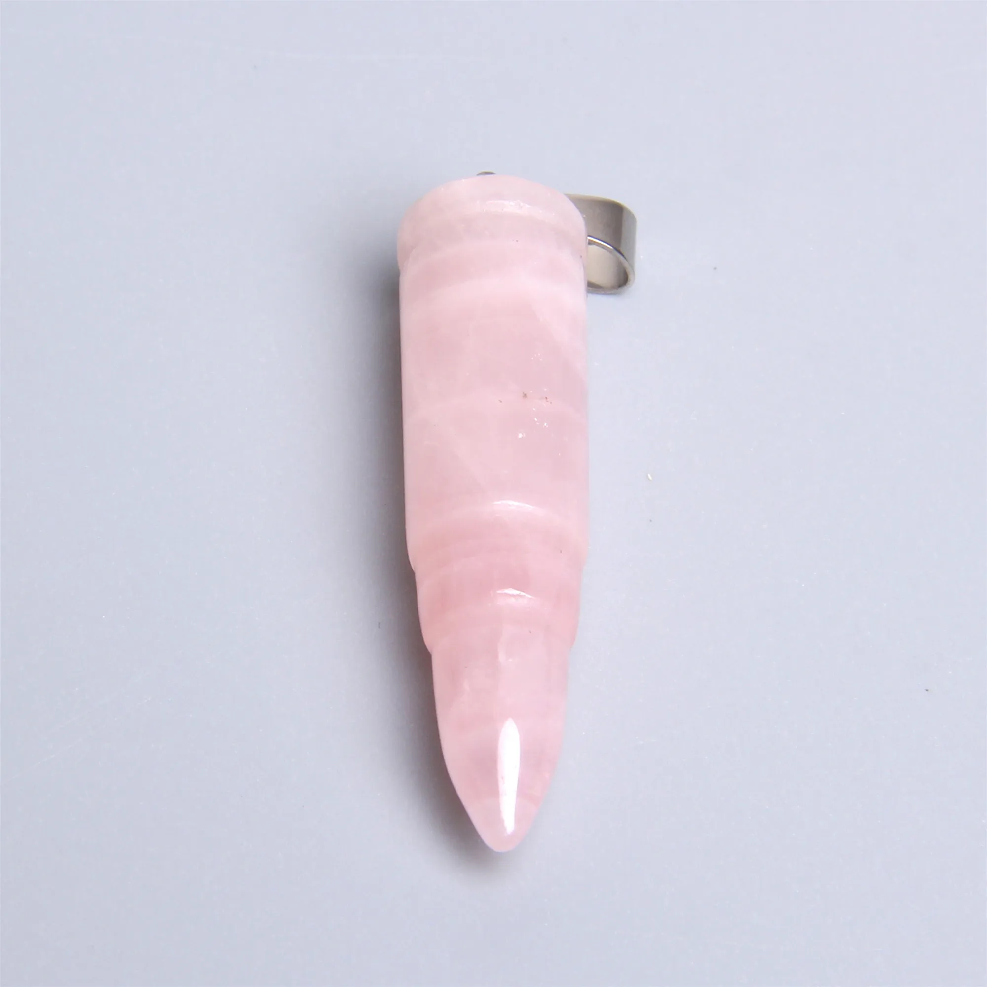 Ожерелье из натурального камня с пятью подвесками-пулями розового, голубого и белого цвета из натурального агата для женщин оптом.