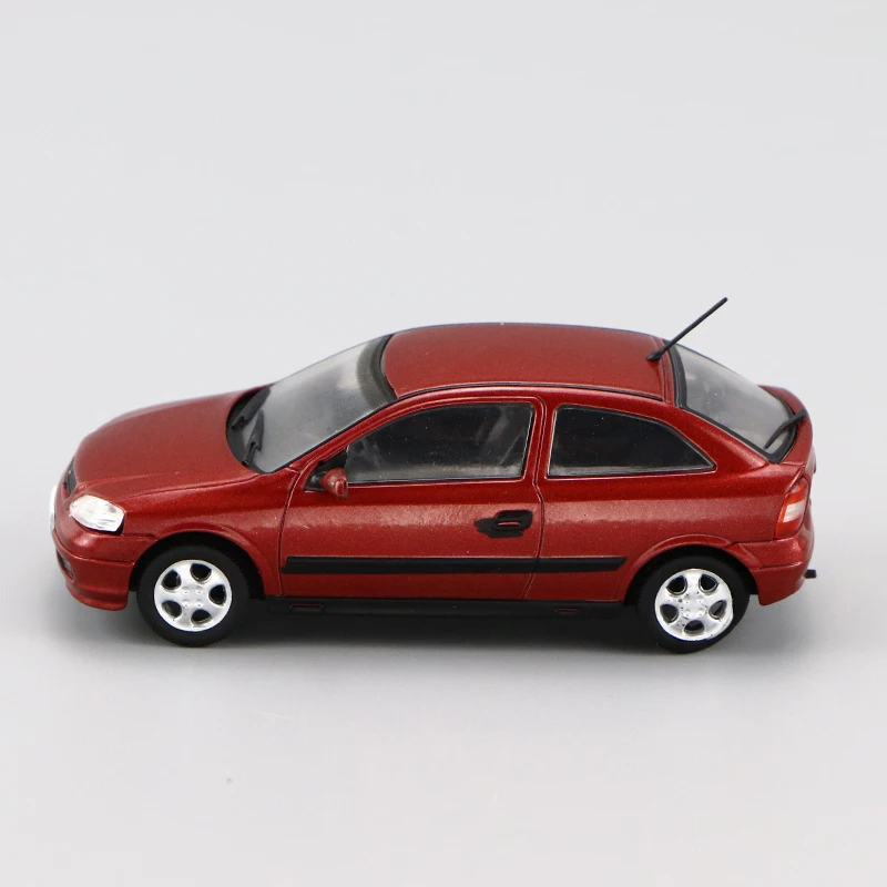 Модель литая автомобиля 1:43 CHEVROLET ASTRA 1999 коллекционные игрушки размер и вес |