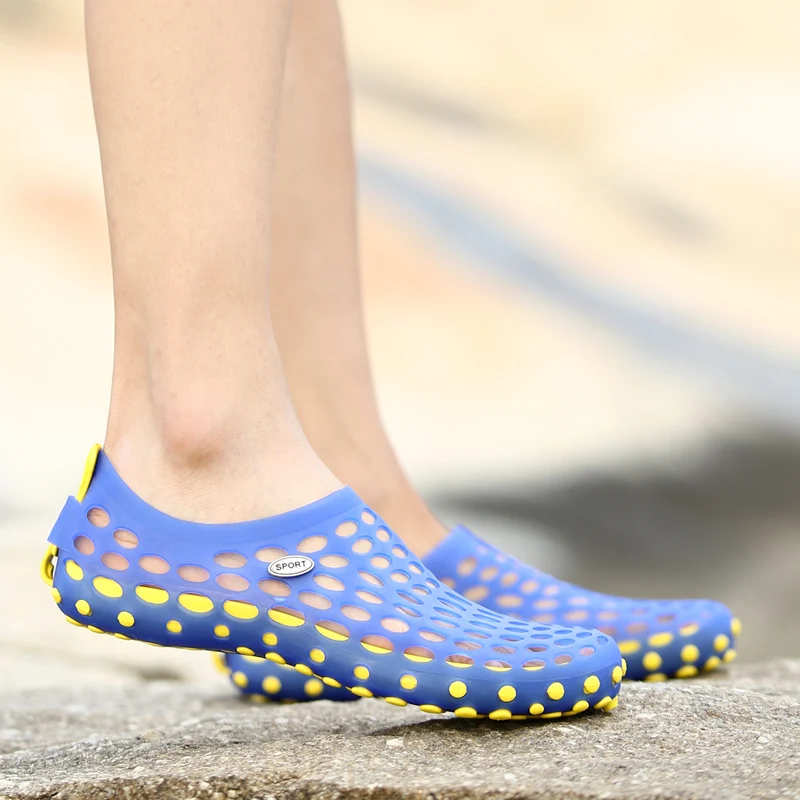 2022 Summer Lightweigh Men Beach Sandals Comfortable Water Shoes Men Slip-on Casual Slippers Outdoor Soft Jelly Sandals Men