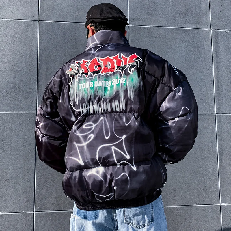 Новинка 2020 Утепленная модель куртки с воротником стойкой и принтом Дымчатых