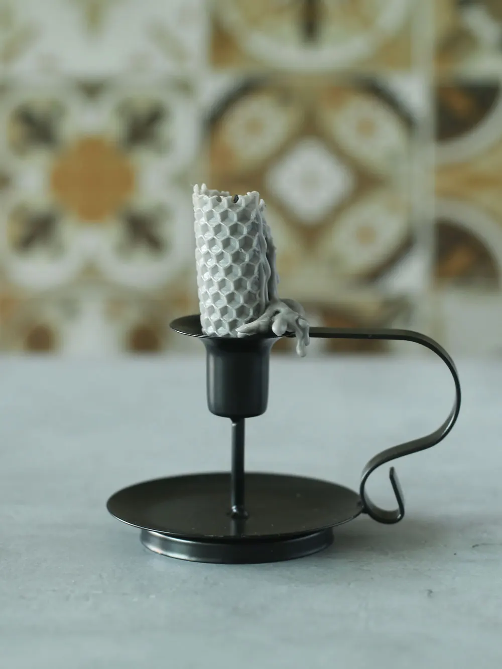 

Simple Black White Hand Candlestick Holder Retro Dark Tone Metal Exquisite Home Decor