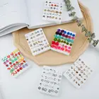 18 пар в различных Стиль цвета: золотистый, серебристый Цвет стразы кристалл серьги-гвоздики с цветочным украшением из Комплект сережек для женщин и девочек с маленькими пластиковыми Серьги Brincos, можно носить