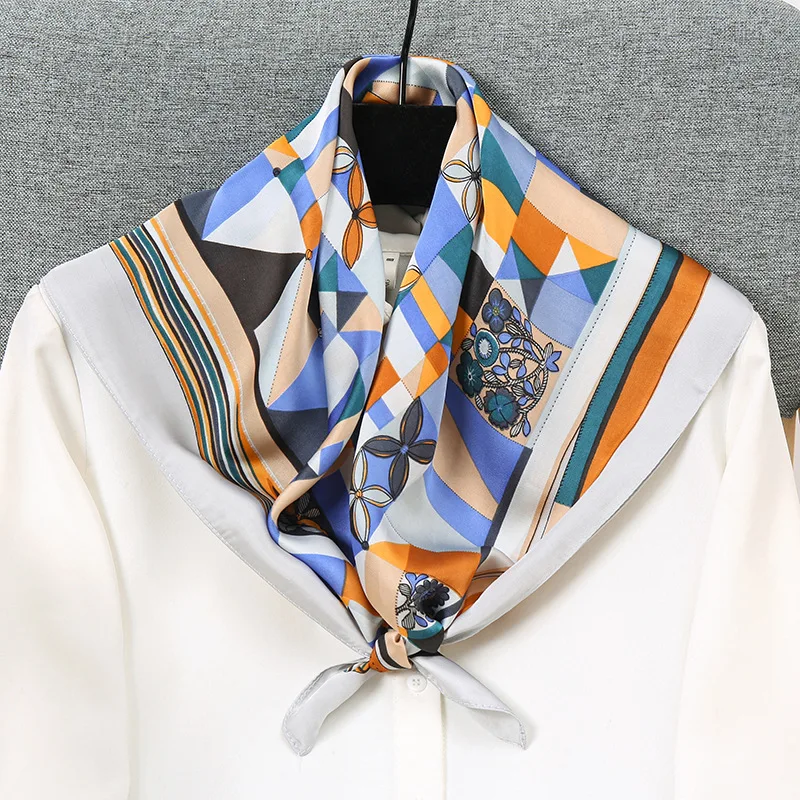 Женский атласный шелковый шарф с квадратным принтом 70x70 см | Шелковые шарфы