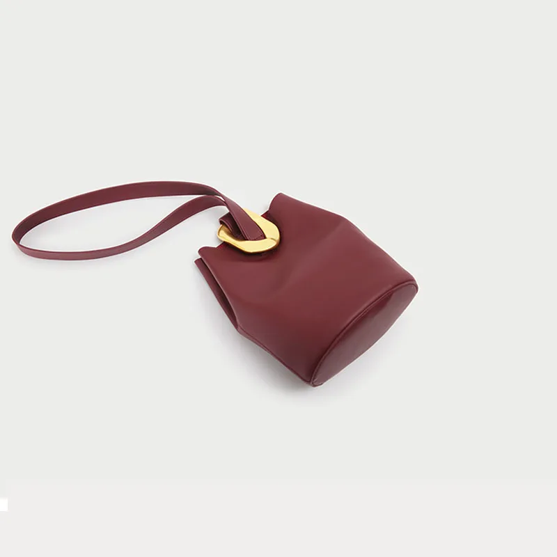 Женская сумка из натуральной кожи маленькая ведро с большой пряжкой корейская