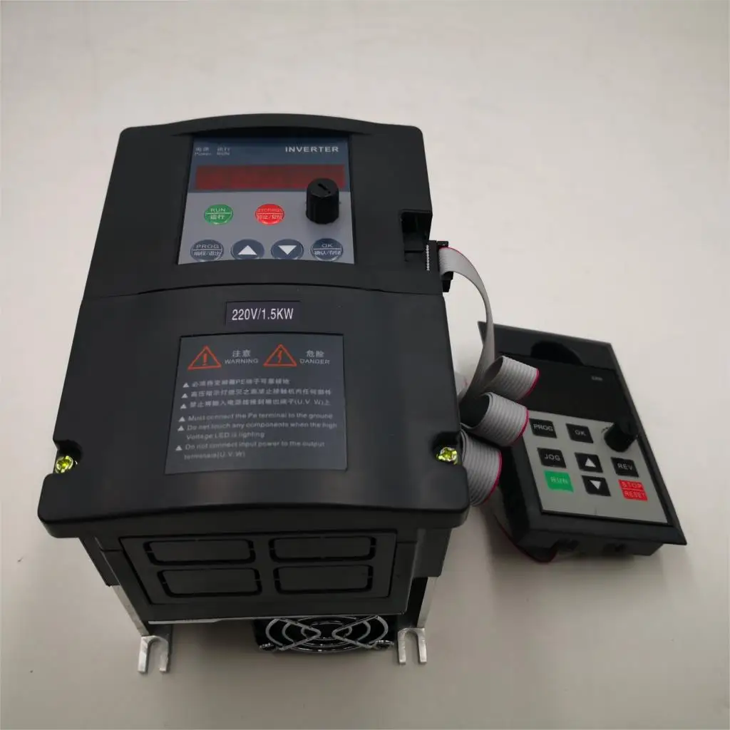 Инвертор VFD ZW-S2B последовательный 220 кВт/кВт однофазный в вход и трехфазный двигатель с кабелем 2 м и наружной панелью CT1 - Цвет: 1.5KW 220V