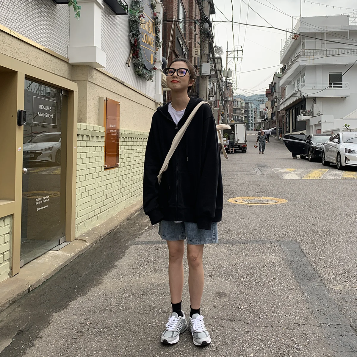 Толстовка женская с капюшоном однотонная свободная универсальная повседневная