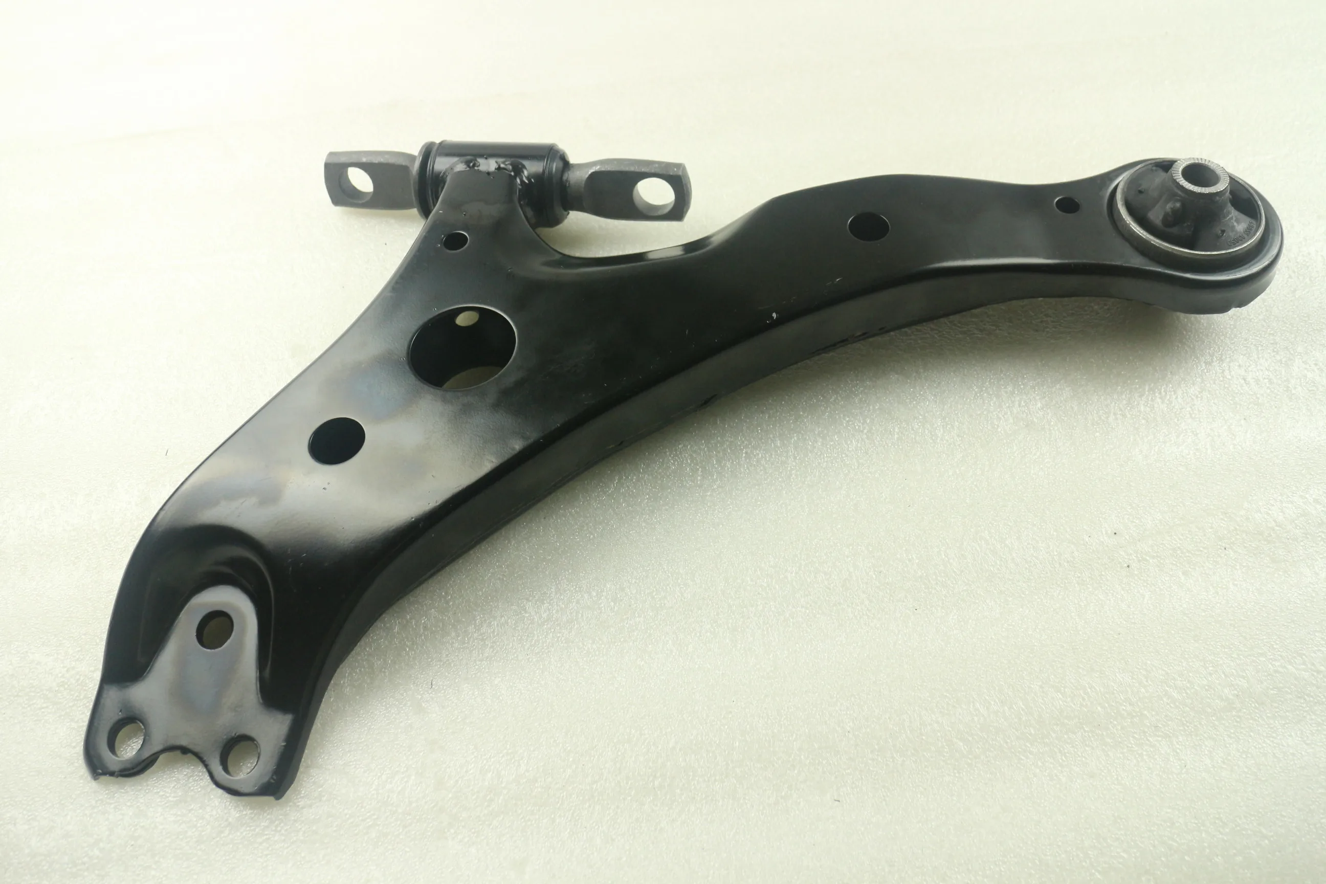 Передний левый рычаг управления 48069-58010, 48069-33060 подходит для Toyota CAMRY HARRIER ACU35 ESTIMA LEXUS RX300