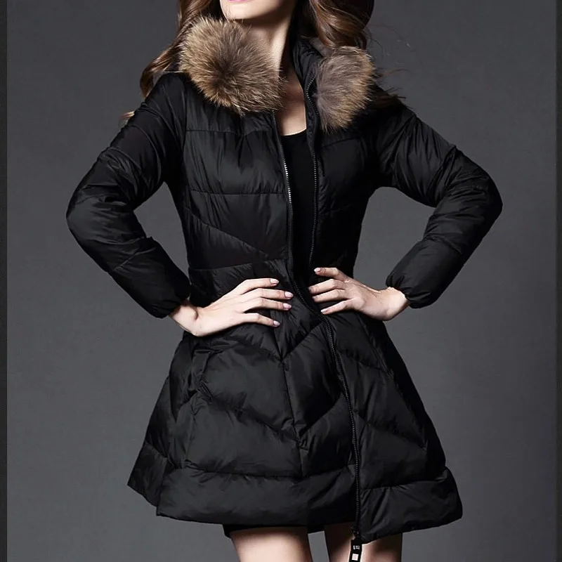 Женская зимняя куртка-накидка на белом утином пуху с воротником из енота | одежда