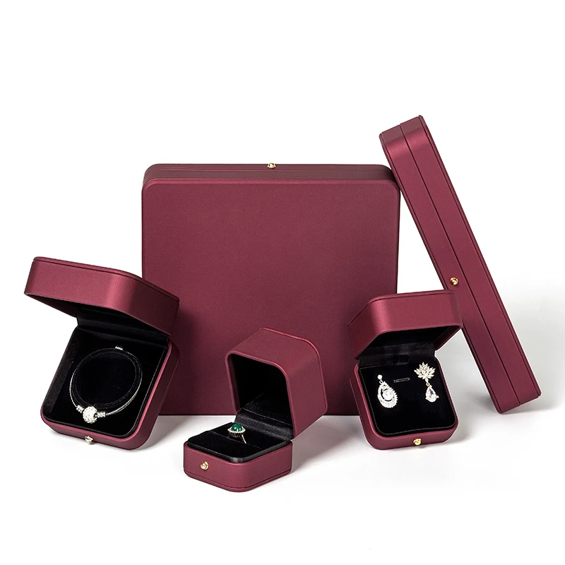 hot sale 2020 old style red ring jewelry packaging super large necklace pu leather jewelry box for women free global shipping