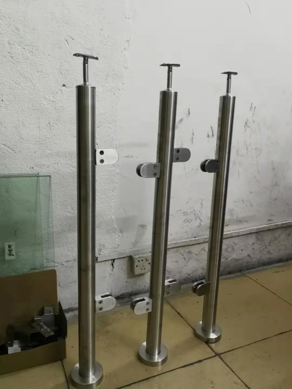 Бесплатная доставка 1050 мм 304 # сатин готовый квадратный зажим для стекла с круглой