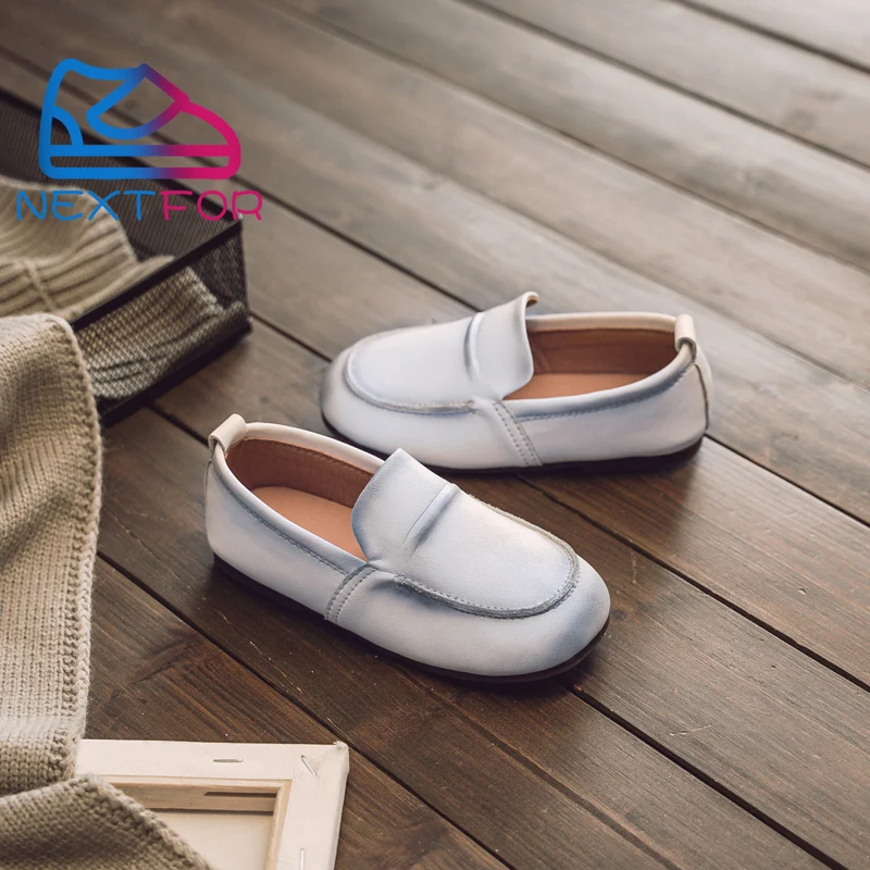 

Кроссовки без шнуровки для маленьких мальчиков и девочек, повседневная обувь на мягкой подошве, белые удобные лоферы из искусственной кожи,...