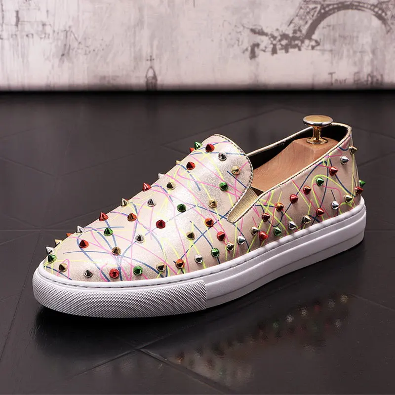 

Luxury Designer Mens Gold Casual Comfort Shoes Round Toe Rivets Charm Trending Platform Slip On Street Flats Zapatos 38-43 ERRFC