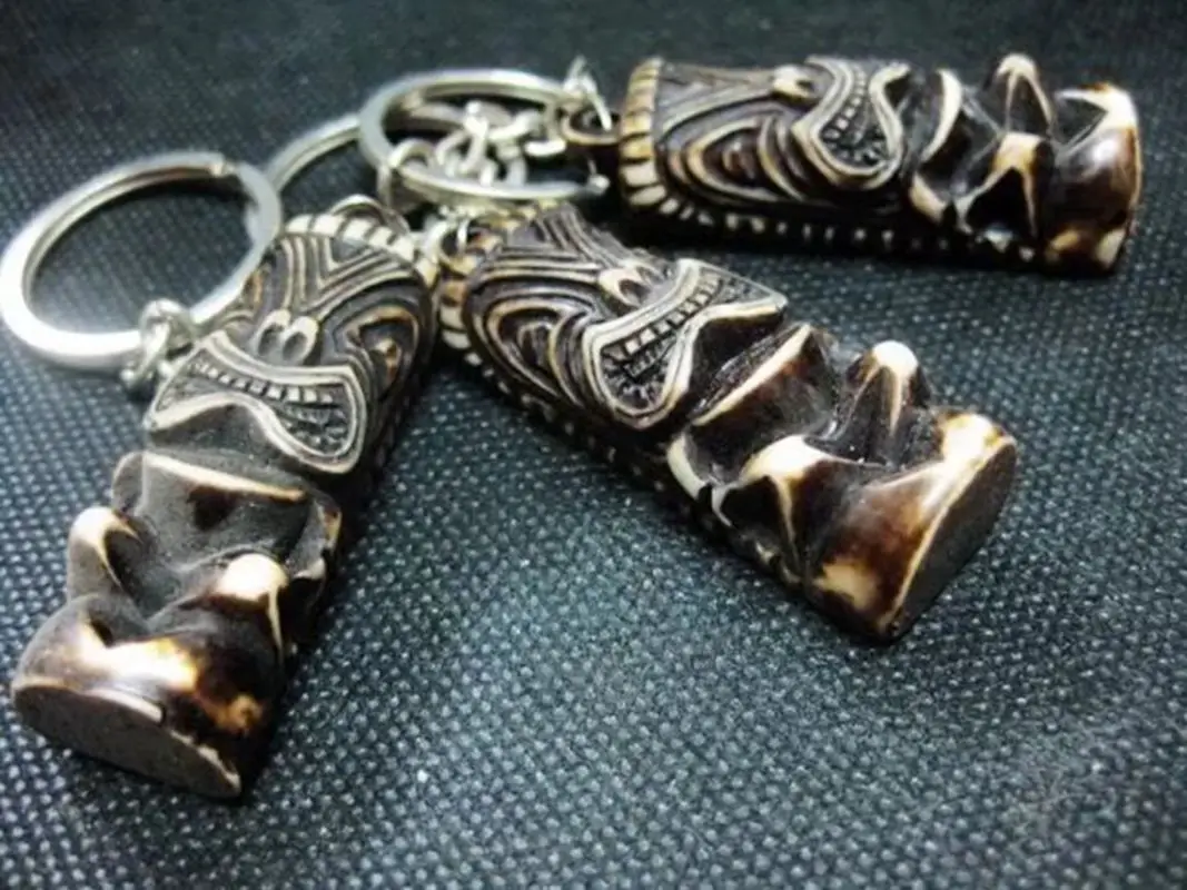 

20 pcs Men's Keychain Punk Design Mixed Amulet Totem Hip Hop Party Jewelry Keyrings