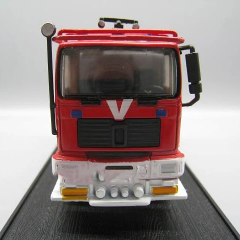 Коллекционные коллекционные игрушки в масштабе 1/64 красная модель модели