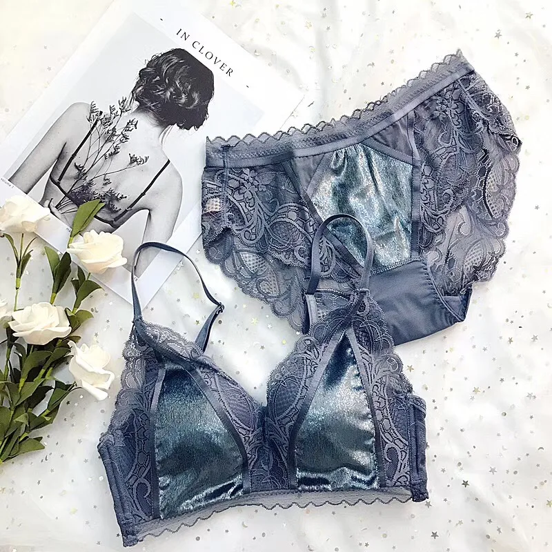 Комплект кружевного нижнего белья с бюстгальтером тонкой чашкой и