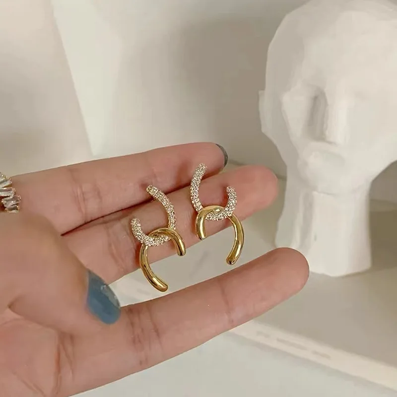 

Fashion Small Fragrance C-Shape 925 Silver Needle Water Drill EARRINGS Metal High-Grade Letters Personality Earrings