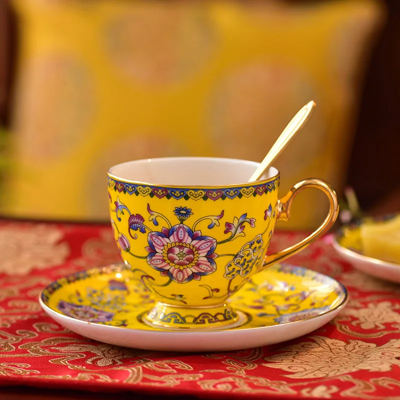 

Luxury Nordic Cup Creative Vintage Handmade Ceramic High Quality Saucer Spoon Set Gold Rim Cup Tazas Cafe Home Drinkware DB60BD