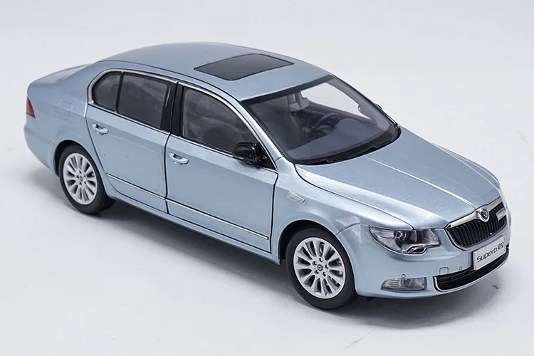 1:18 Skoda Superb сплав модель автомобиля статические металлические модельные автомобили оригинальная коробка для коллекции подарков