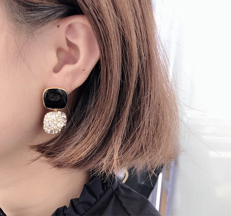 Модные серьги-подвески в виде черного куба для девочек фирменные серьги с