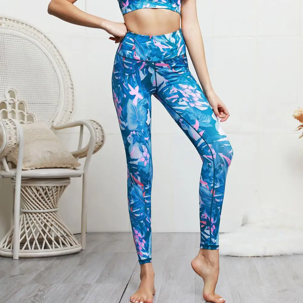 Комплект спортивный женский бесшовный с бюстгальтером пуш-ап 2 шт. |