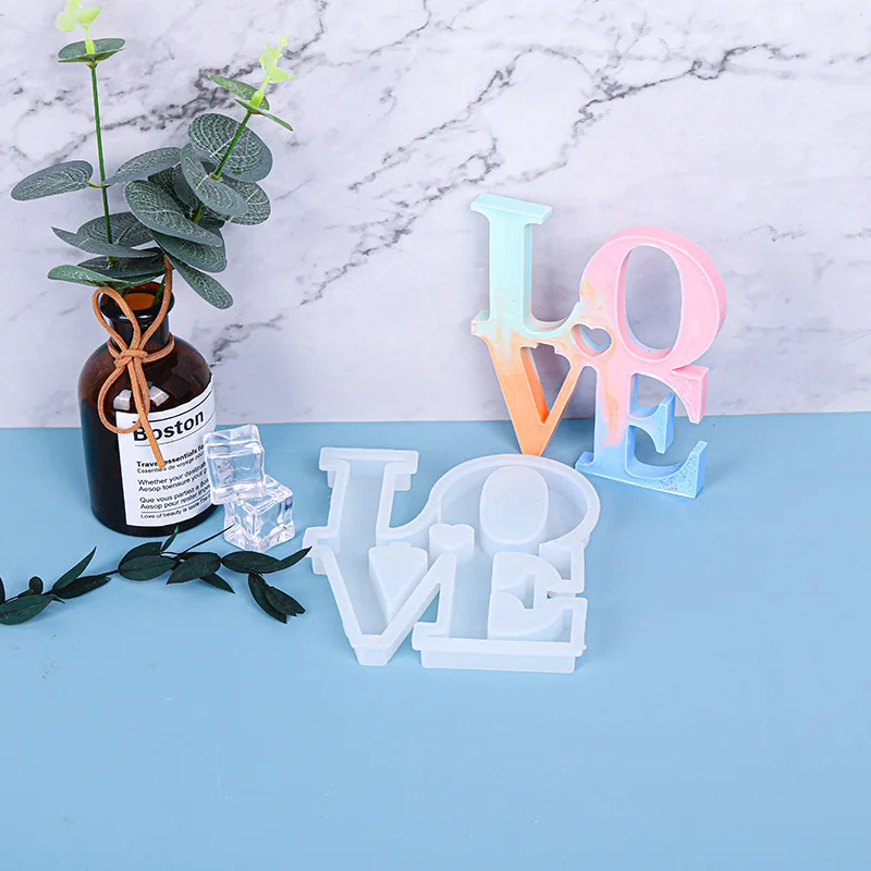 

Силиконовая форма с надписью «LOVE»