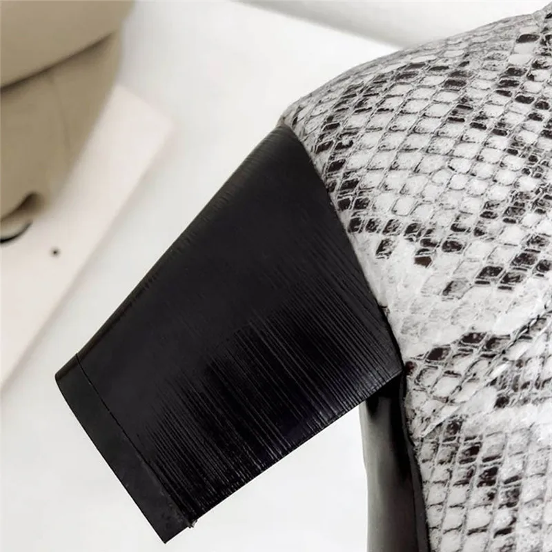 Женские ботинки из натуральной кожи с острым носком на массивном каблуке в стиле