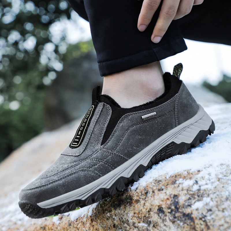 

Foot Men Outdoor Hiking Shoes Trekking Anti-fur Plus Velvet Big Size Cotton Shoes Anti-Slip Warm Old Man Sneakers Safety Shoes