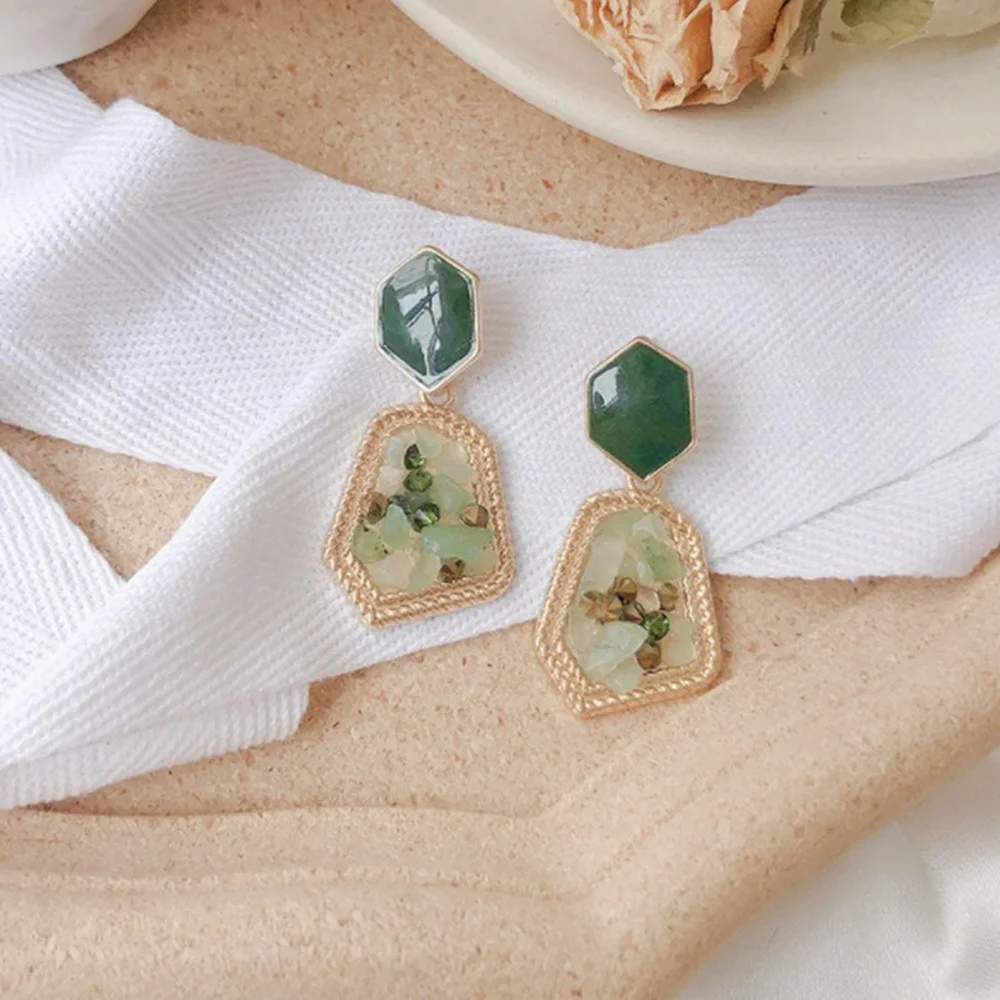 

2021New European and American fashion ladies party alloy inlaid gemstone gravel pendant earrings fashion trend retro earrings